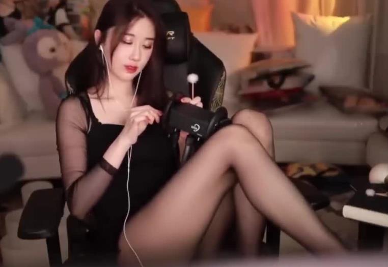 ASMR 舒服的耳部按摩，舔耳口腔音 _ 轩子巨2兔