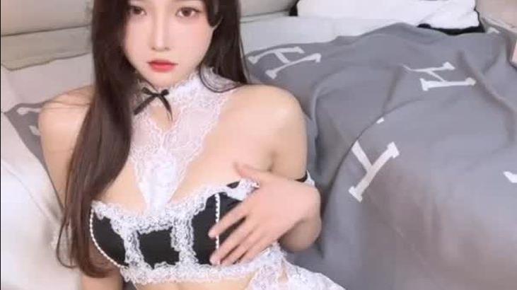 虎牙小小奶瓶儿 手机视频福利丝带女友