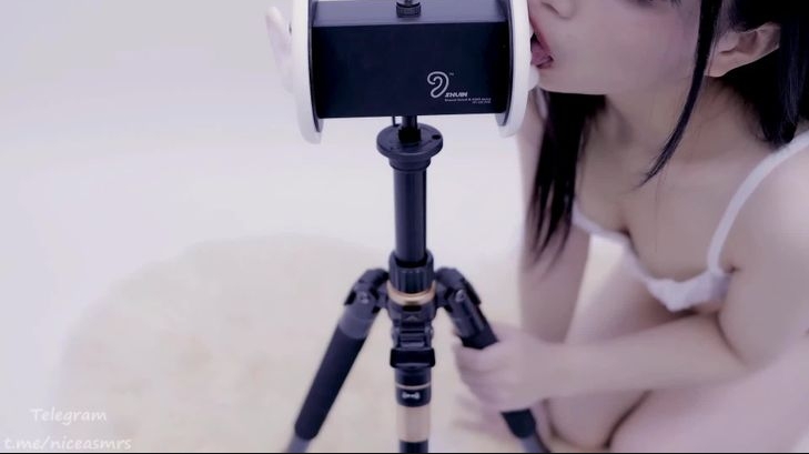 晓美会员ASMR福利清凉舔耳三V (1)(2)(3)
